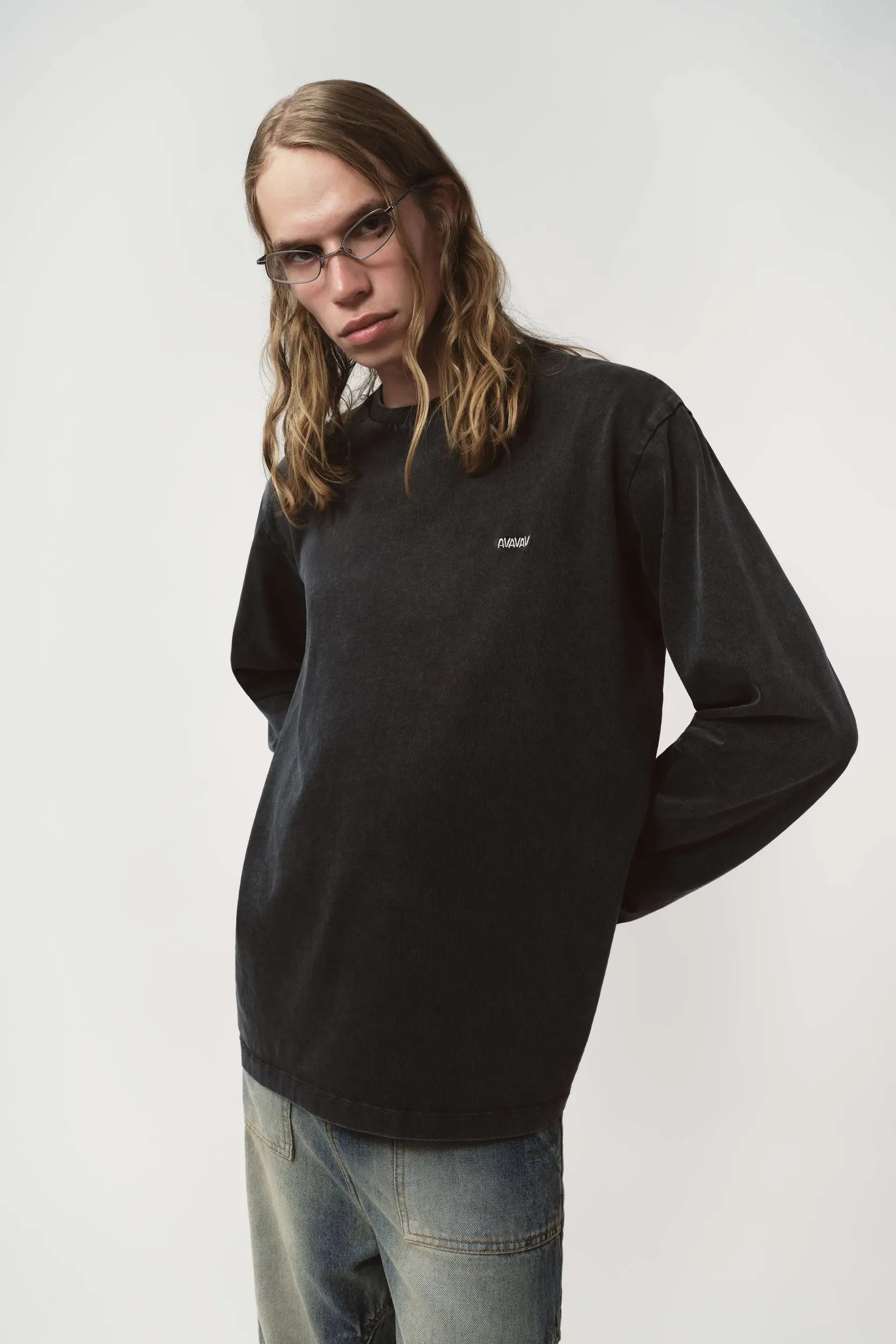 Avavav Long Sleeved Tee