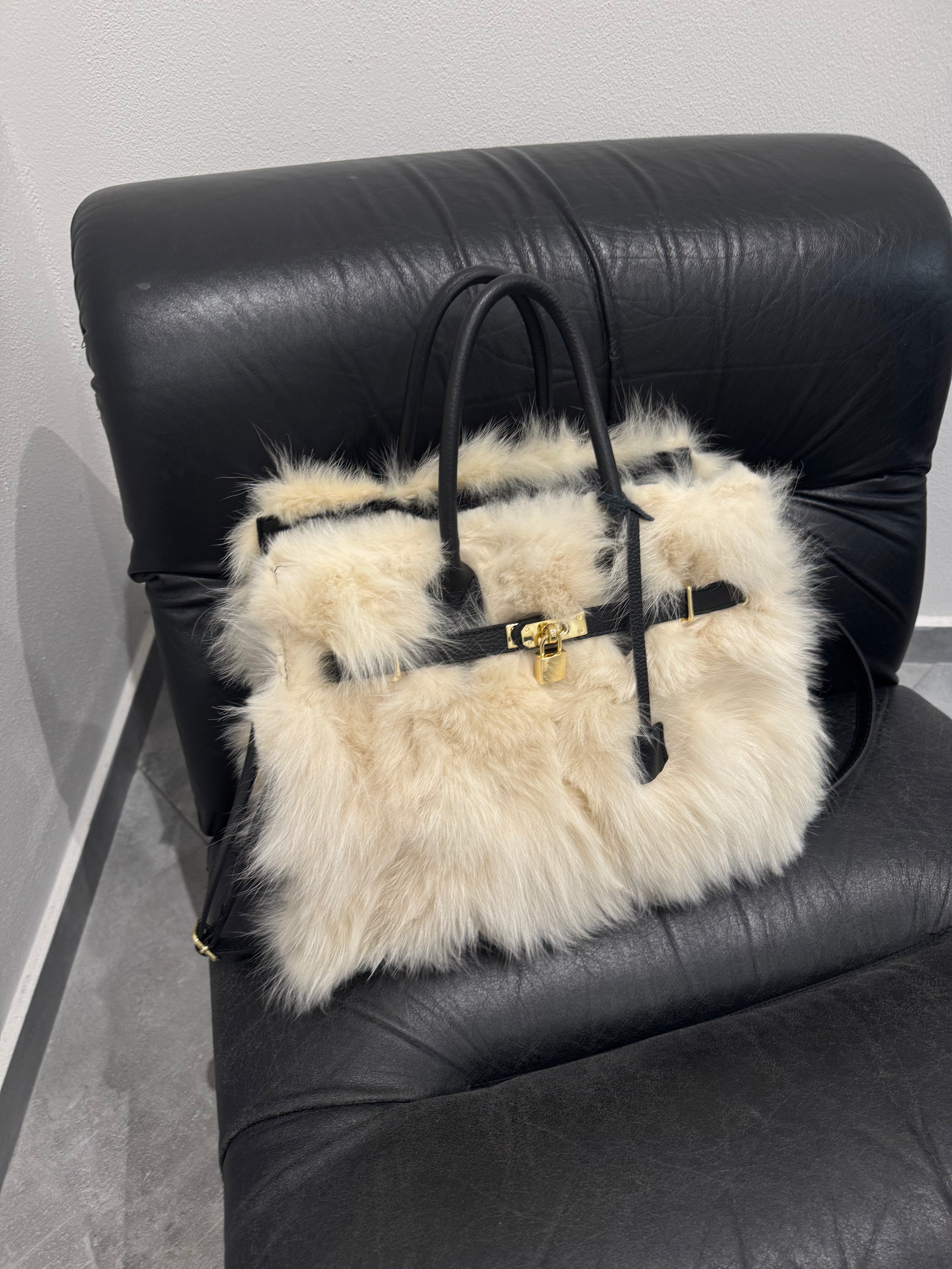 Yelina Selection - Furry Maxi Bag